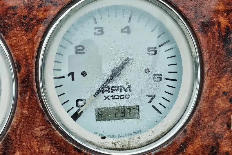 Slide: The Image of Tachometer of 2002 Wellcraft 2600 Martinique boat, displaying 2977 RPM. - 23
