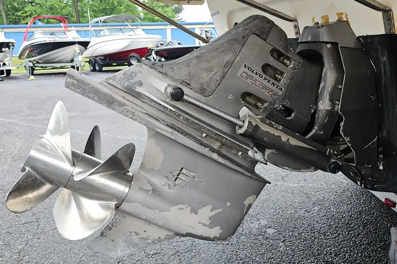 Slide: The Image of Outboard motor of 2002 Wellcraft 2600 Martinique boat with Volvo Penta DuoProp. - 7