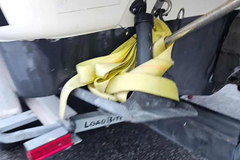 Slide: The Image of Wellcraft 2600 Martinique 2002 secured on trailer with yellow strap. - 9