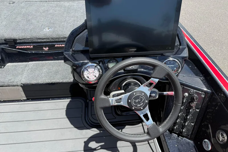 Slide: The Image of Steering console of 2026 Phoenix 921 Elite X II boat with Garmin display. - 8
