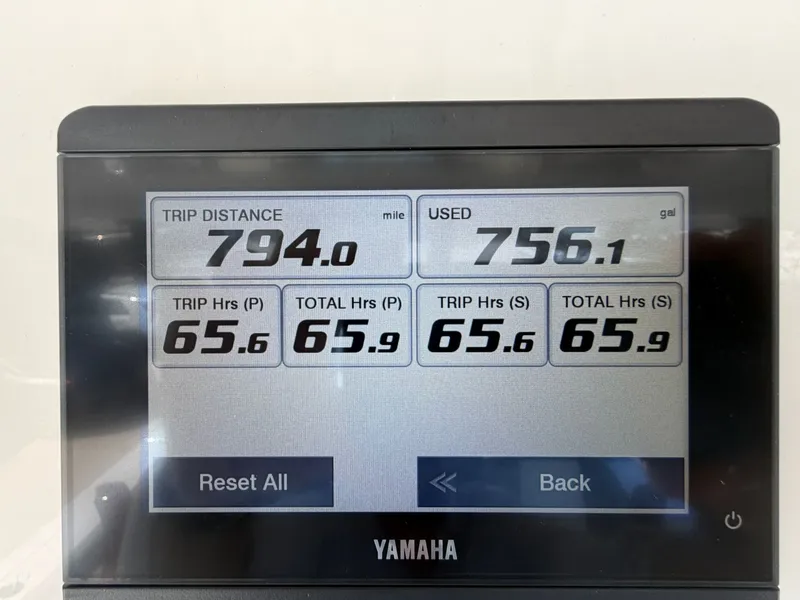 Slide: The Image of Yamaha display showing trip data for Everglades 335 Center Console 2024. - 25