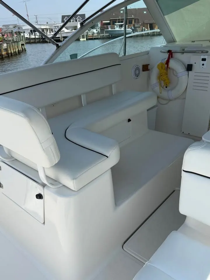 Slide: The Image of Interior of a 1999 Tiara Yachts 2900 Coronet with white seating. - 8