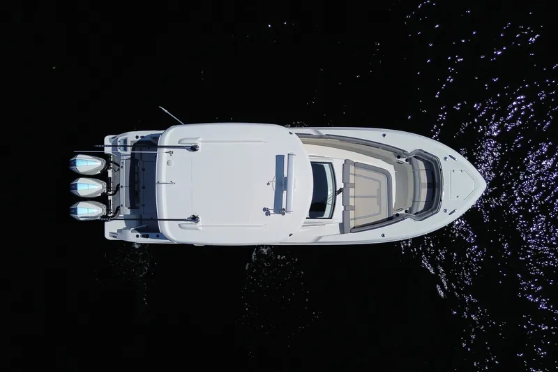 Slide: The Image of Boston Whaler 350 Realm 2024 - 15