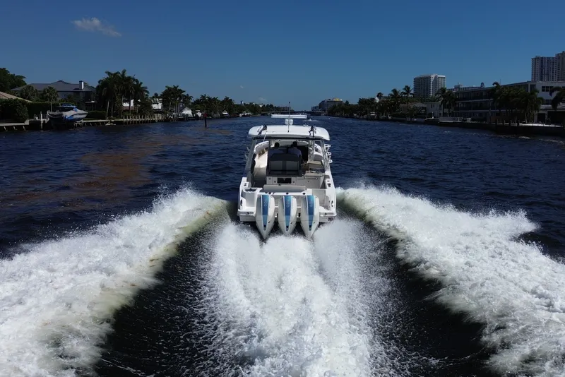 Slide: The Image of Boston Whaler 350 Realm 2024 - 18