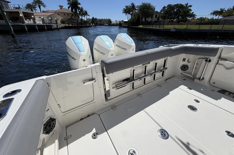 Slide: The Image of Boston Whaler 350 Realm 2024 - 26