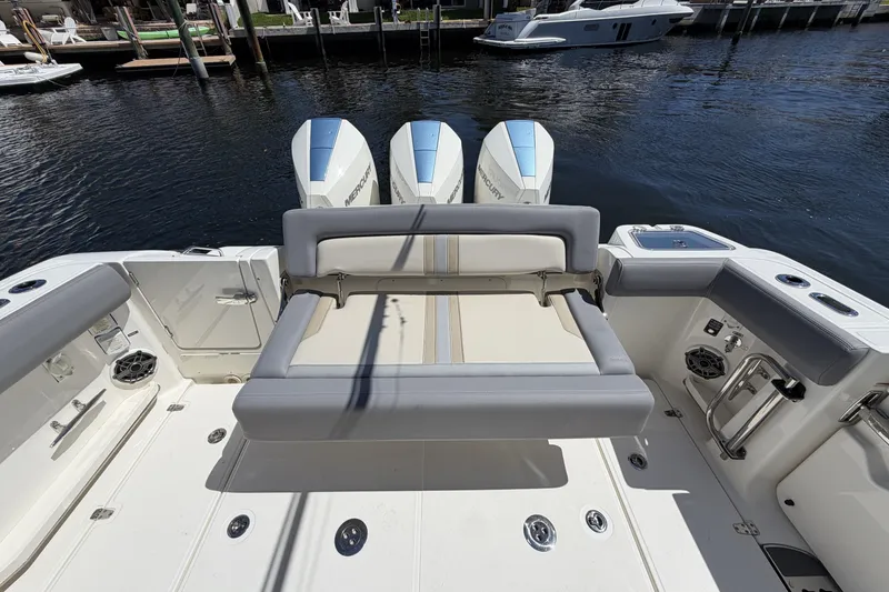 Slide: The Image of Boston Whaler 350 Realm 2024 - 27