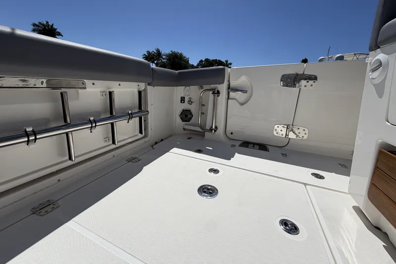 Slide: The Image of Boston Whaler 350 Realm 2024 - 29