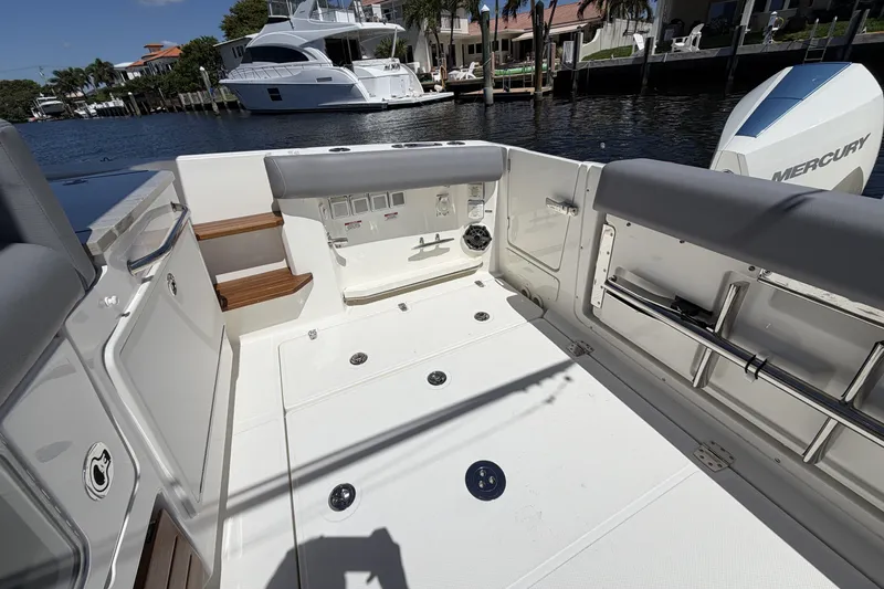 Slide: The Image of Boston Whaler 350 Realm 2024 - 30