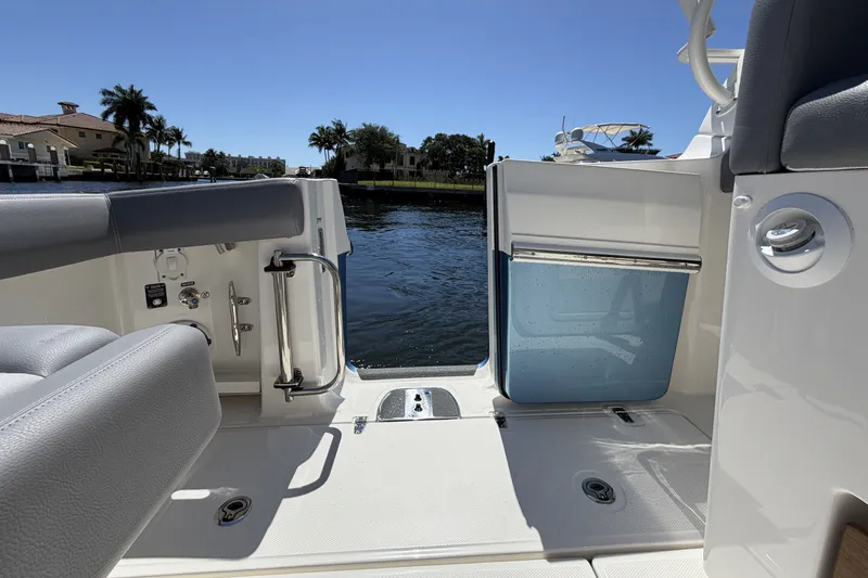 Slide: The Image of Boston Whaler 350 Realm 2024 - 33