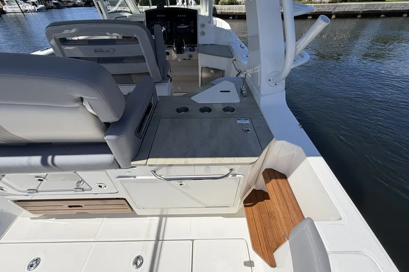 Slide: The Image of Boston Whaler 350 Realm 2024 - 38