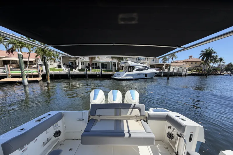 Slide: The Image of Boston Whaler 350 Realm 2024 - 43