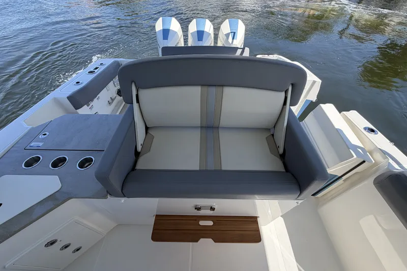 Slide: The Image of Boston Whaler 350 Realm 2024 - 46