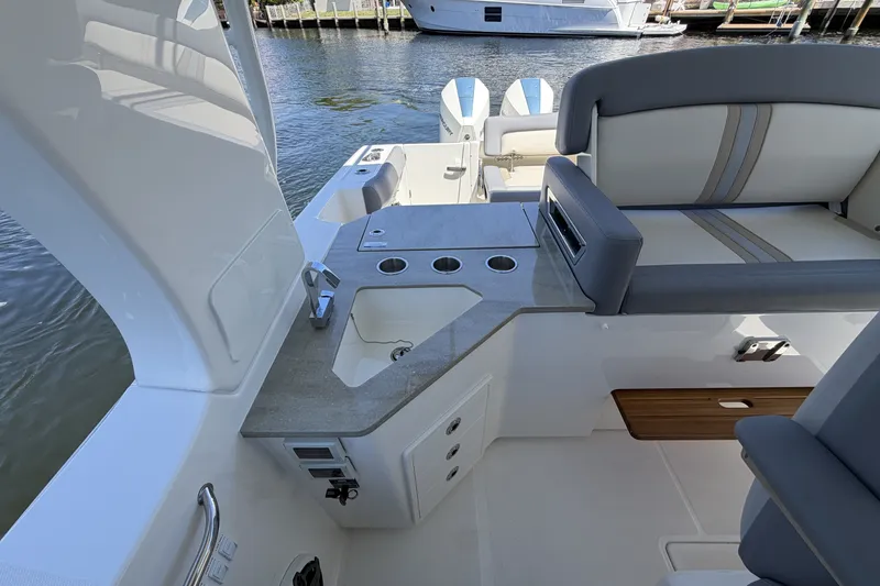 Slide: The Image of Boston Whaler 350 Realm 2024 - 50