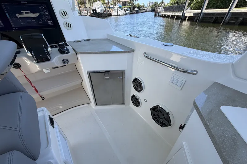 Slide: The Image of Boston Whaler 350 Realm 2024 - 53