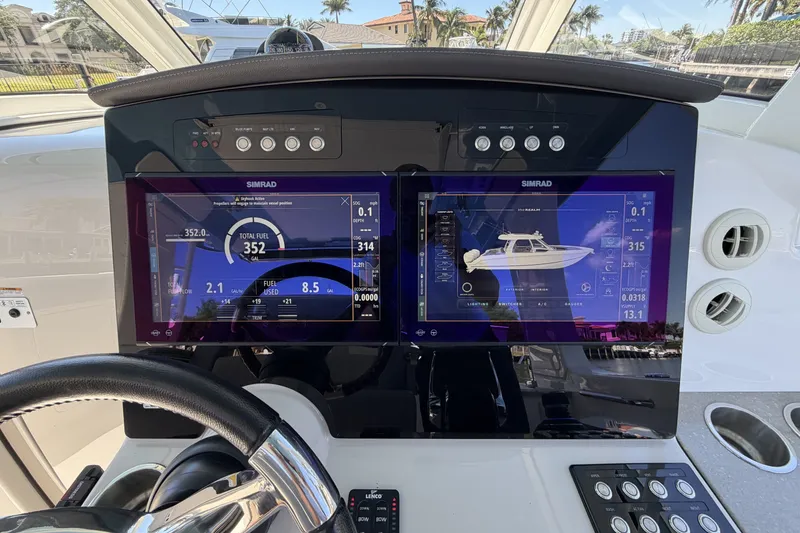 Slide: The Image of Boston Whaler 350 Realm 2024 - 58