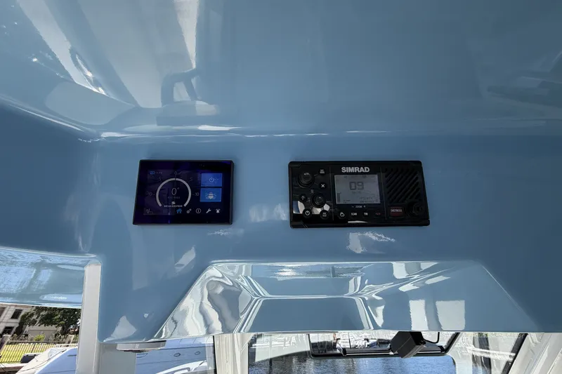 Slide: The Image of Boston Whaler 350 Realm 2024 - 59