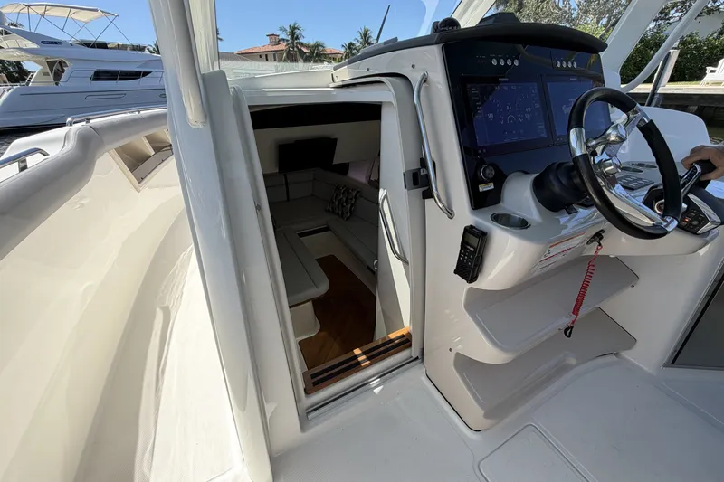 Slide: The Image of Boston Whaler 350 Realm 2024 - 74