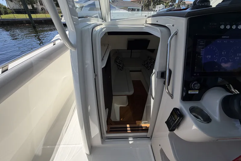 Slide: The Image of Boston Whaler 350 Realm 2024 - 75