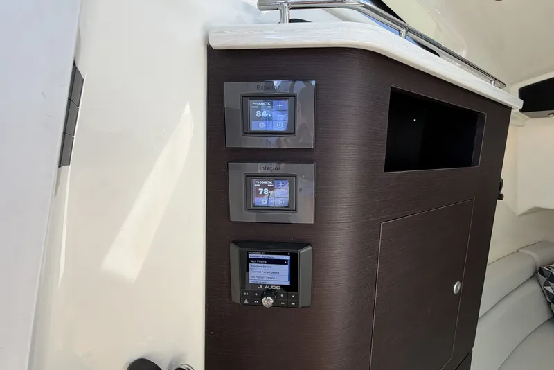 Slide: The Image of Boston Whaler 350 Realm 2024 - 81