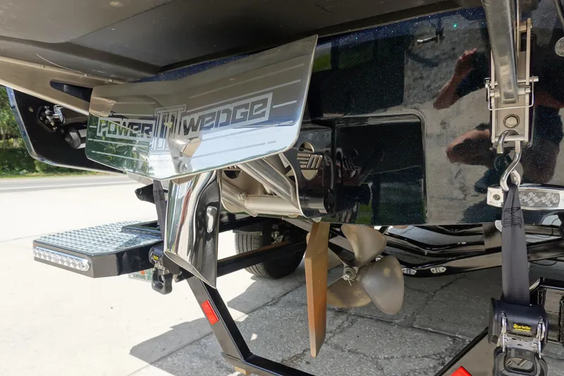 Slide: The Image of 2024 Malibu Wakesetter 23 MXZ Power Wedge II and propeller detail. - 7