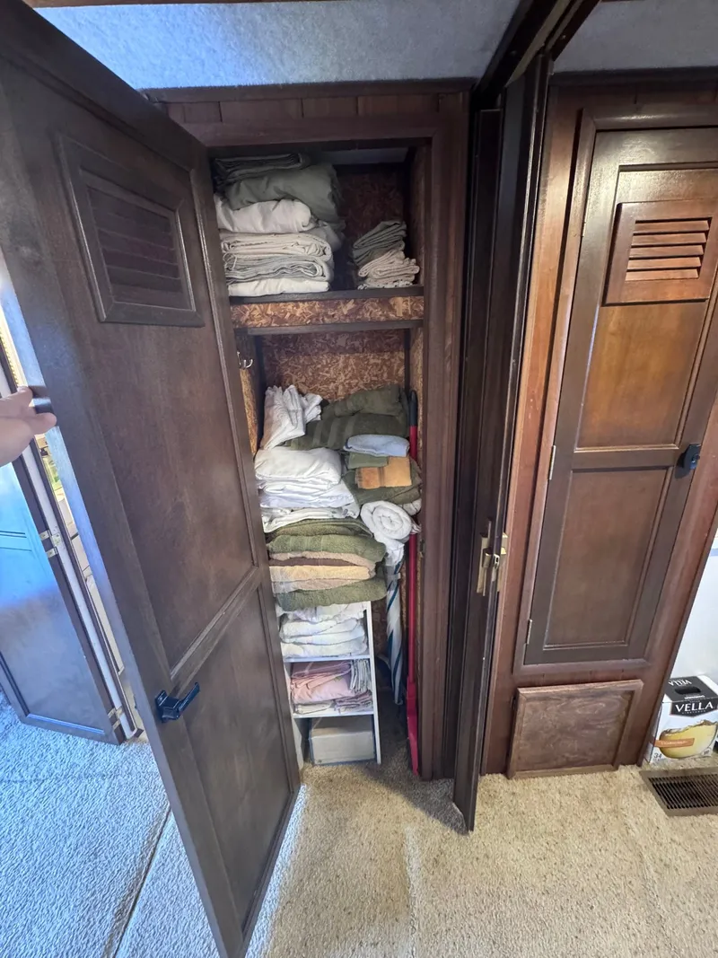 Slide: The Image of Gibson 47 Executive 1994 closet with towels and linens. - 29