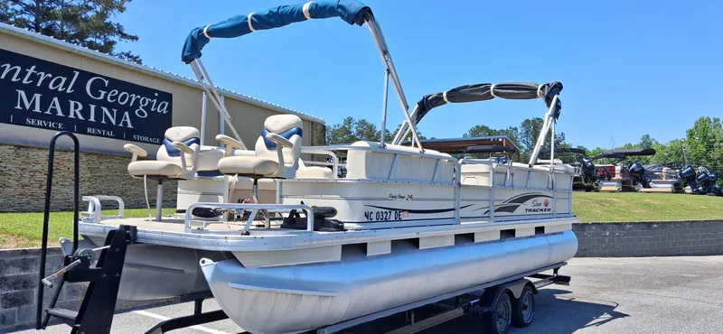 Slide: The Image of 2006 Tracker 24 ft Pontoon at Central Georgia Marina. - 11