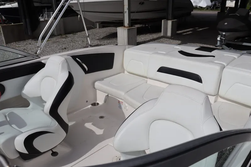 Slide: The Image of Interior of a 2019 Chaparral 19 H2O boat with white seating. - 16