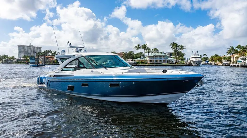 Slide: The Image of 2019 Formula 430 All Sport Crossover boat cruising on a sunny day. - 9