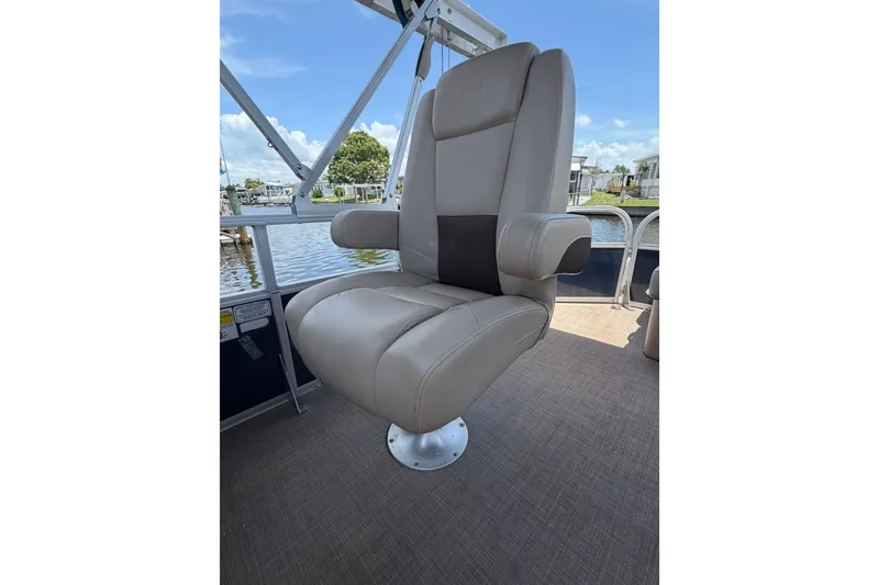 Slide: The Image of Captain's chair on 2019 Sun Tracker Party Barge 20 DLX, overlooking water. - 11