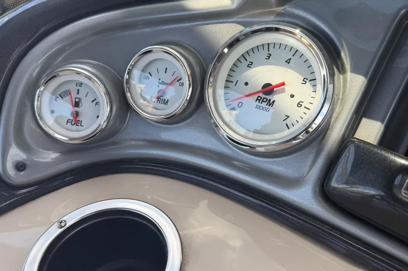 Slide: The Image of Dashboard gauges of 2019 Sun Tracker Party Barge 20 DLX boat. - 9