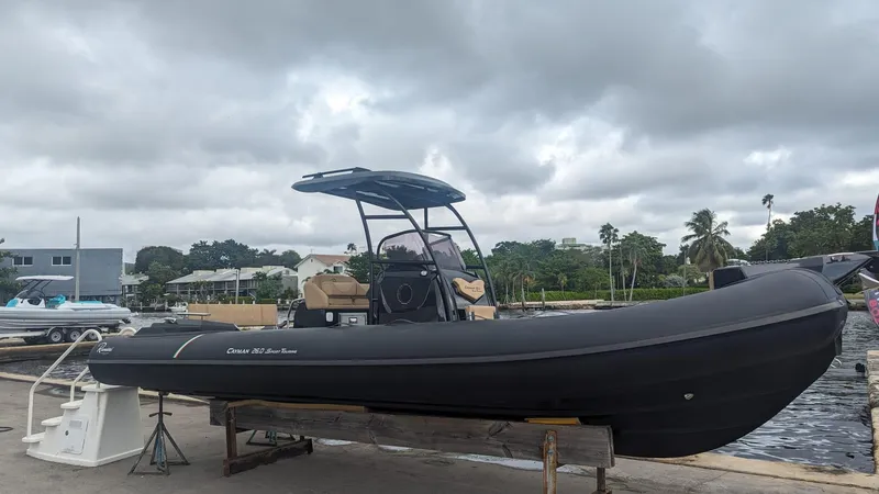 Slide: The Image of 2023 Ranieri CAYMAN 26 SPORT TOURING boat docked by the waterfront. - 20