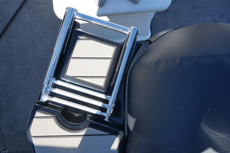 Slide: The Image of Folded ladder on Ranieri CAYMAN 26 SPORT TOURING 2023 boat deck. - 29