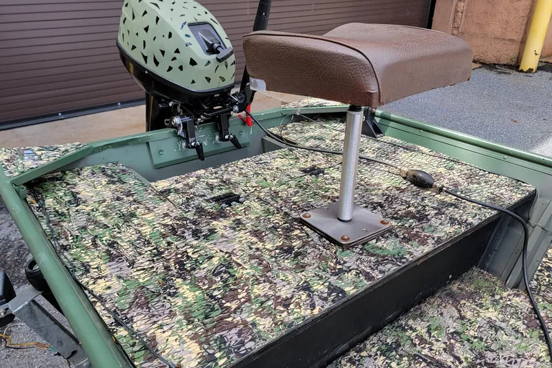 Slide: The Image of 1994 Alumacraft 1436 Jon boat with camo flooring and brown seat. - 4