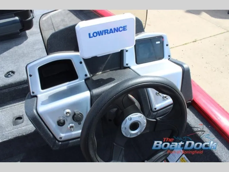 Slide: The Image of Dashboard of Pro Team 175 TXW 2026 with Lowrance device. - 12