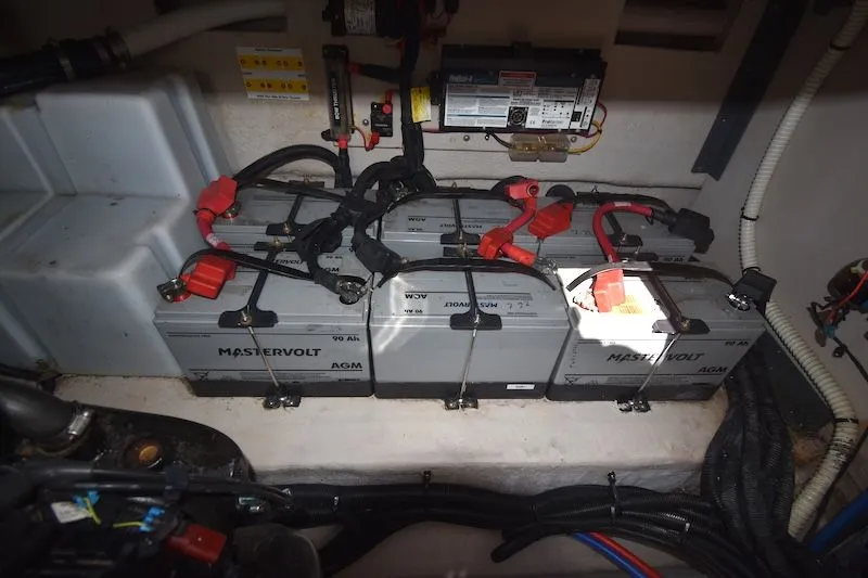 Slide: The Image of Batteries in the engine room of a 2007 Sea Ray 40 Sundancer. - 22