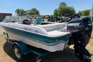 The Image of 1995 Four Winns 170 Freedom OB boat with Evinrude outboard motor on trailer. - 1