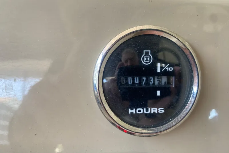 Slide: The Image of Hour meter reading 73.7 on 2023 Crest Classic DLX 240 SLC boat. - 19