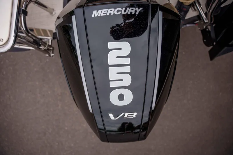Slide: The Image of Mercury 250 V8 engine on 2026 Harris Sunliner 230 boat, top view. - 47