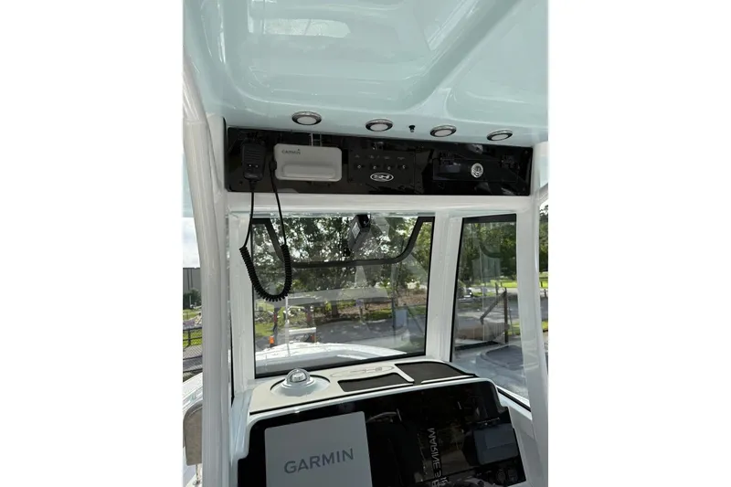Slide: The Image of 2026 Sea Hunt Ultra 255 SE boat dashboard with Garmin electronics and control panel. - 20