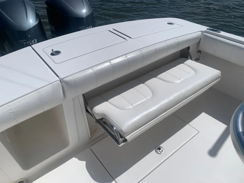 Slide: The Image of Regulator FS 2015 boat with white seating and Yamaha engines. - 23