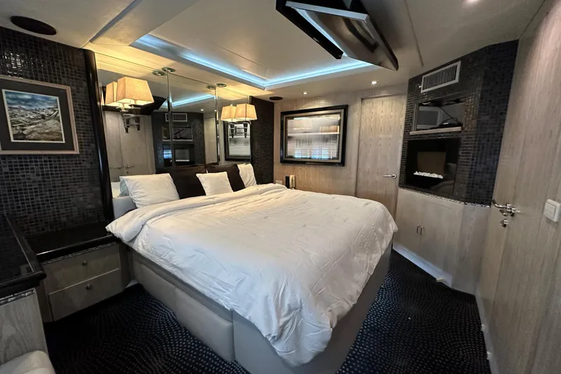 Slide: The Image of Luxurious bedroom interior on a 1996 Monte Fino 92 yacht, featuring elegant decor and modern amenities. - 73