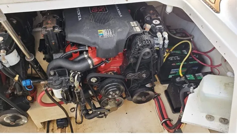 Slide: The Image of Engine compartment of 2006 Chaparral Signature 280 boat. - 7