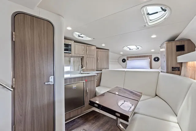 Slide: The Image of Regal 33 XO 2020 - 60