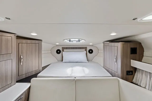 Slide: The Image of Regal 33 XO 2020 - 57