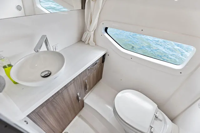 Slide: The Image of Regal 33 XO 2020 - 65