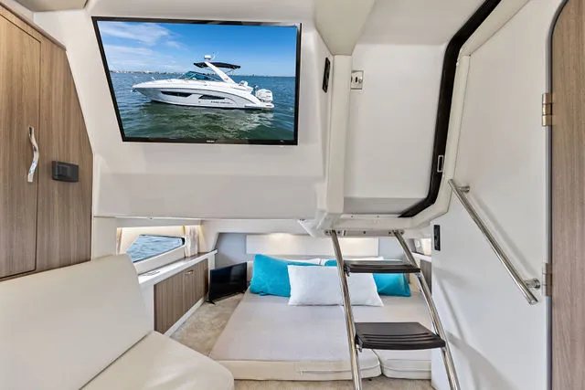 Slide: The Image of Regal 33 XO 2020 - 64