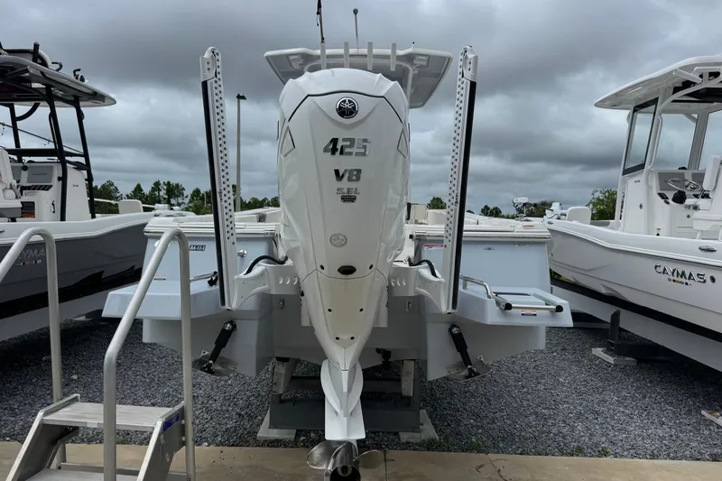 Slide: The Image of 2023 Robalo 266 Cayman boat with Yamaha 425 V8 engine displayed outdoors. - 4