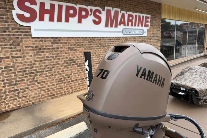 Slide: The Image of 2026 Xpress XP170 boat with Yamaha 70 engine at Shipp's Marine store. - 7
