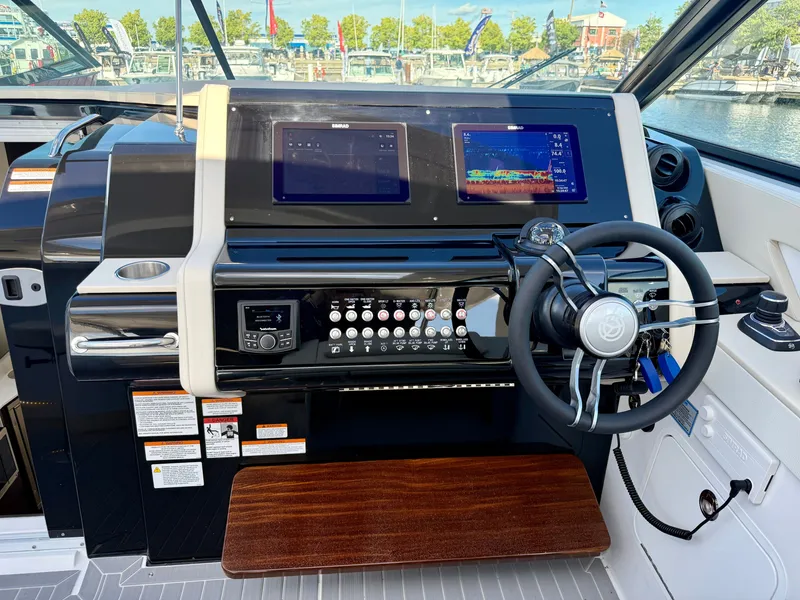 Slide: The Image of Cruisers 38 GLS OB 2027 - 21