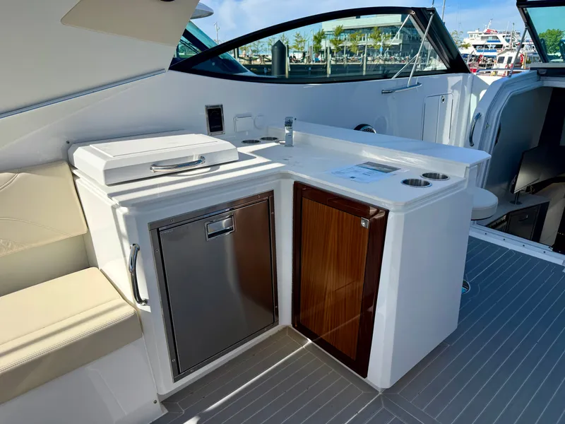 Slide: The Image of Cruisers 38 GLS OB 2027 - 10